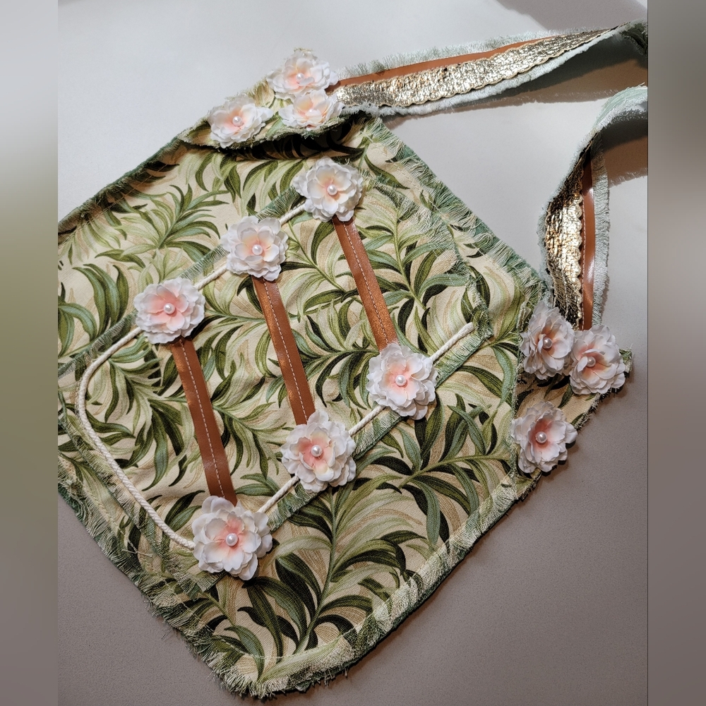‼️MUST GO‼️ Gorgeous Cottagecore Handcrafted Tote Bag - Picture 4 of 5